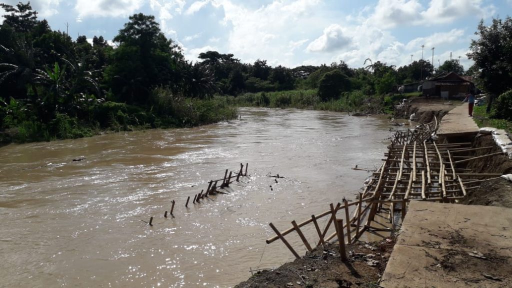 7 Titik Tanggul Rawan Jebol, Banjir Parah 'Hantui' Cilamaya