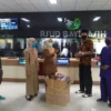 SMK Muhammadiyah Campaka Serahkan APD Face Shield ke RSUD Bayu Asih