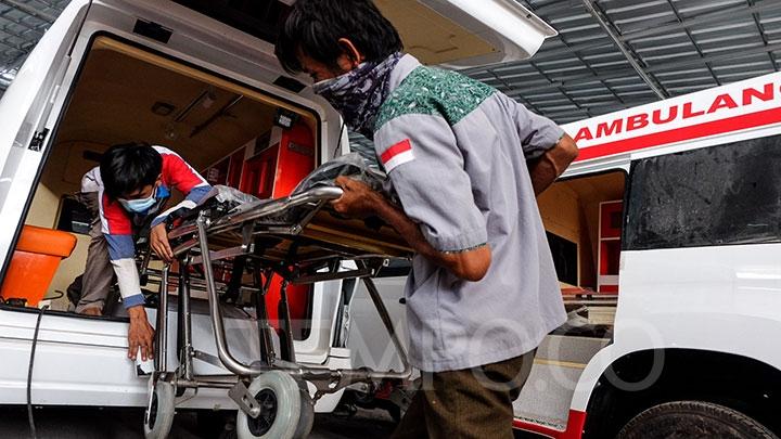 Pandemi, Berkah Bagi Perakit Mobil Ambulans di Babelan