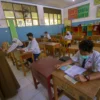 Pemerintah Salurkan Bantuan Subsidi Upah bagi Tenaga Pendidik Non-PNS