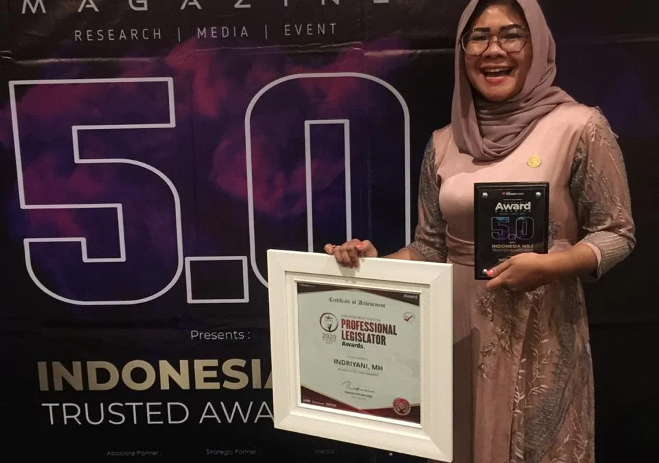 Hebat, Indriyani Dianugerahi Indonesia Most Inspiring Profesional Legislator Award 2020