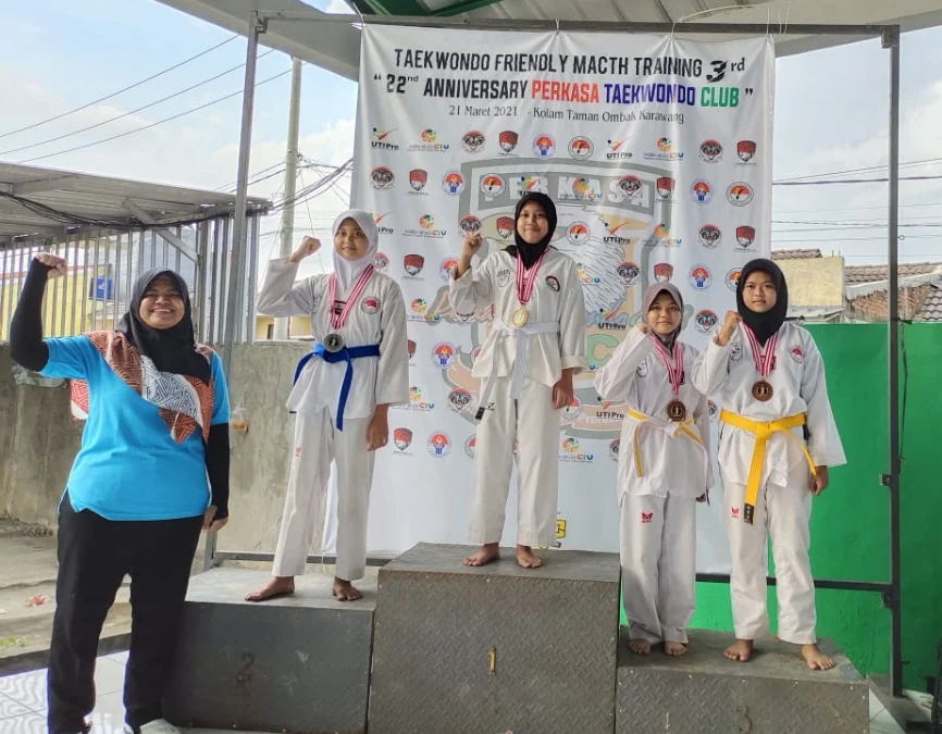 Siswi SMKN 2 Karawang Jawara Taekwondo