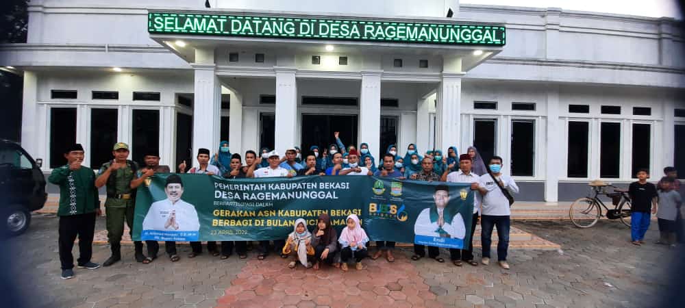 Dukung Program Ridwan Kamil, Aparatur Desa Ragemanunggal Berbagi Takjil