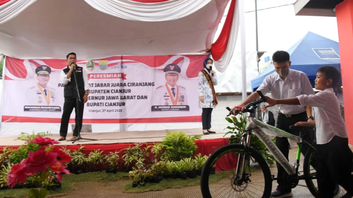 Gubernur Ridwan Kamil Resmikan Pasar Rakyat Ciranjang