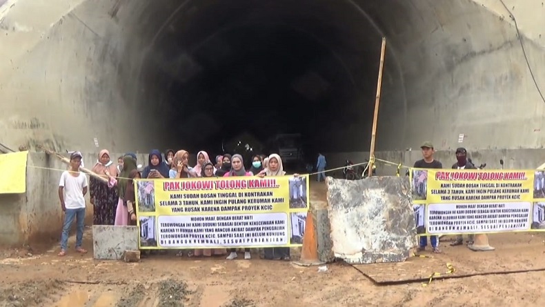 Puluhan Warga Duduki Proyek Terowongan KCIC