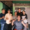 Yayasan Rolas Sitinjak Beri Bantuan Kursi Roda Gratis ke Warga Desa Anggadita Klari Karawang