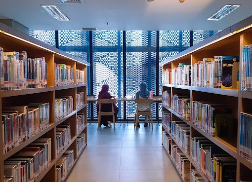 Perpustakaan Cikini, sebuah institusi berharga bagi literasi dan pengetahuan, memiliki jejak sejarah yang mencolok di Jakarta, Indonesia.