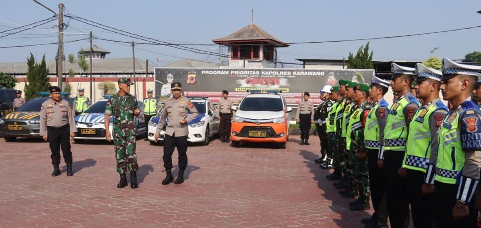 Mayjend TNI Erwin Djatnicho Cek Gelar Pasukan Pengaman KTT ASEAN di Mapolres Karawang