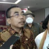 Ketua Fraksi PDIP DPRD DKI Jakarta, Gembong Warsono, menghembuskan nafas terakhirnya padapukul 01:32 WIB karena serangan jantung.