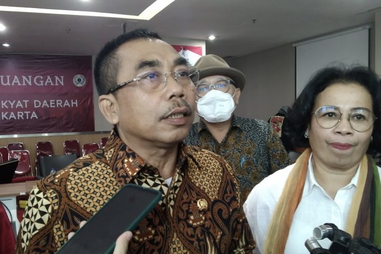 Ketua Fraksi PDIP DPRD DKI Jakarta, Gembong Warsono, menghembuskan nafas terakhirnya padapukul 01:32 WIB karena serangan jantung.