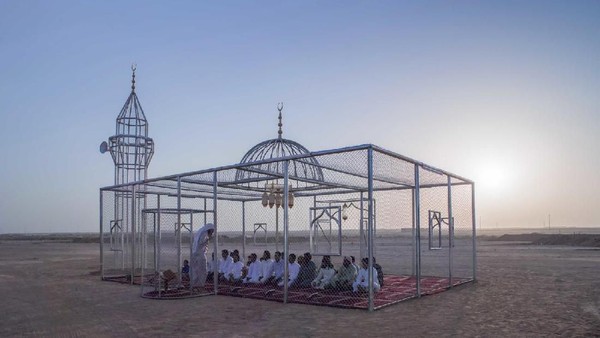 Masjid Transparan Di Gurun Paradise Has Many Gate Bentuk Untuk Perlawanan Terhadap Islamophobia