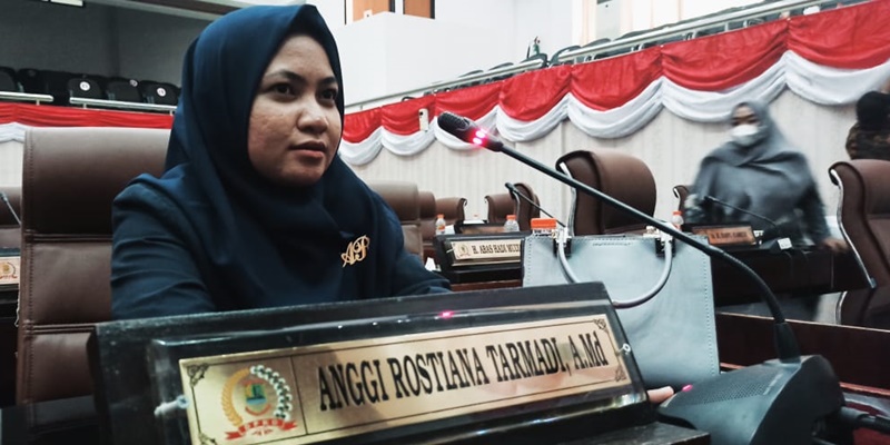 Wakil Ketua III DPRD Kabupaten Karawang, Anggi Rostiana Tarmadi mendesak Dinas Perumahan Rakyat dan Kawasan Pemukiman