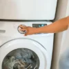 Rahasia Laundry, Tips Ampuh Membersihkan Noda di Baju Putih
