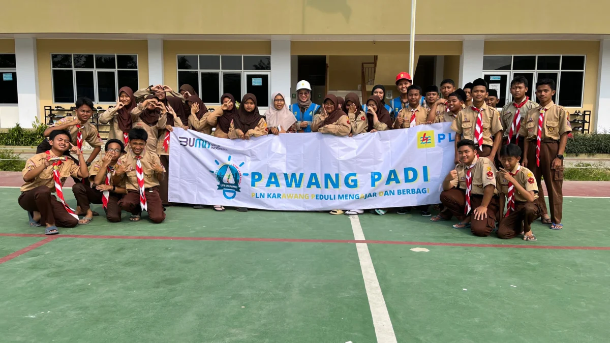 PLN UP3 Karawang bersama Tim dari PLN ULP Kosambi melakukan sosialisasi Keselamatan Ketenagalistrikan di Madrasah Tsanawiyah Al-Istiqlal Dusun Cirejag, Desa Cibalongsari, Kecamatan Klari