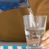 Mengulik Manfaat Kesehatan Air Mineral Dibandingkan dengan Minuman Lain