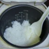 Menghilangkan Kerak Hitam di Rice Cooker dengan Bahan Dapur