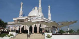 Masjid Aliyah Megah di Kawasan Rest Area Karawang Barat Arsitektur Bergaya Arab Terdapat Enam Buah Payung Raksasa