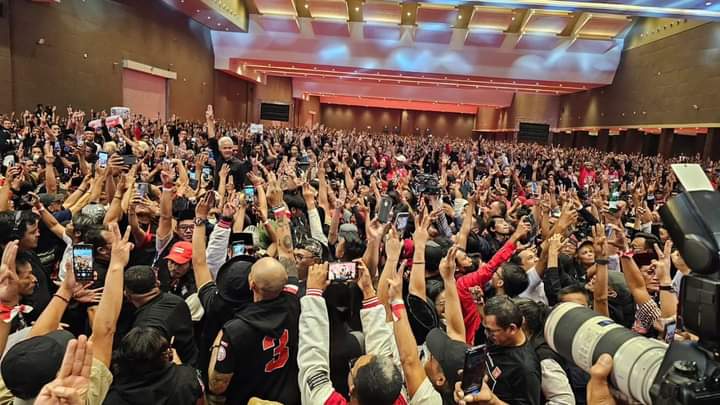 Ribuan Relawan Ganjar-Mahfud Tumplek Dengar Arahan Megawati