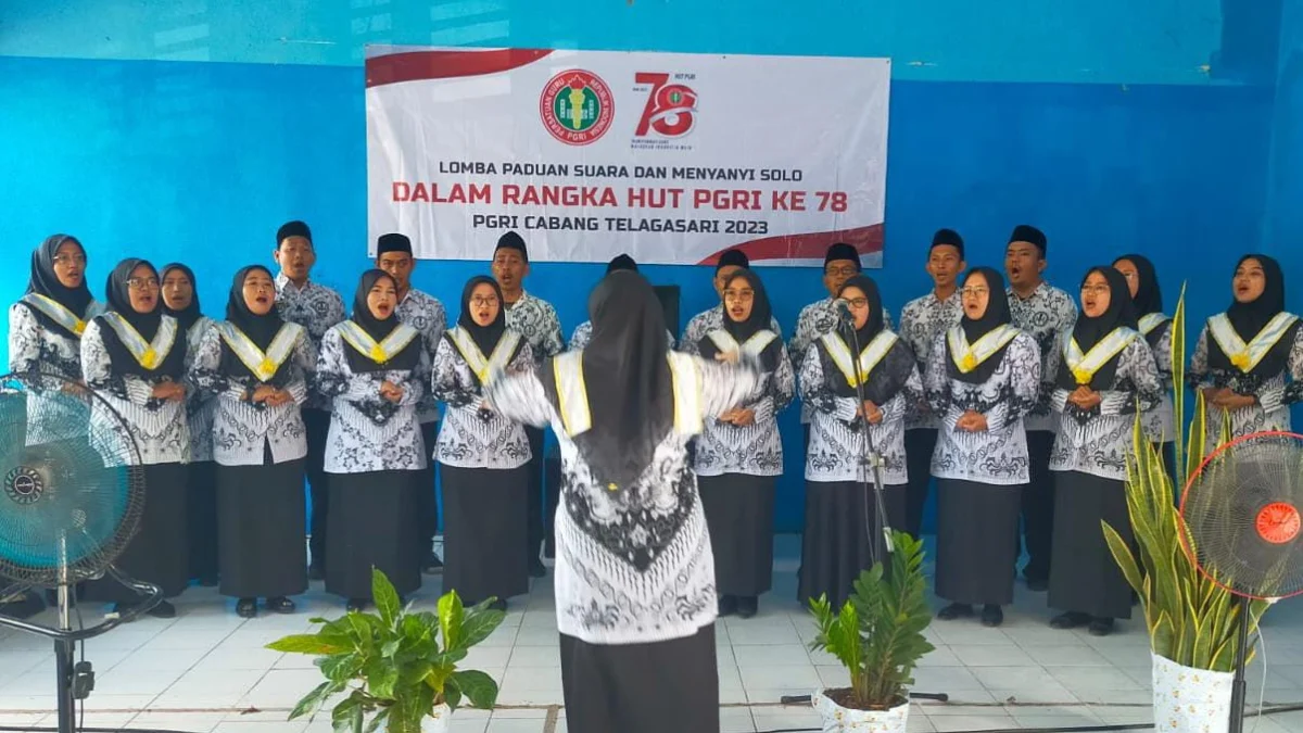 Guru SMAN 1 Telagasari Berprestasi di HUT PGRI 2023