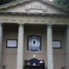 Kuil di Makam Putri Diana