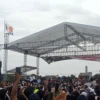 Ribuan Warga Tumplek Saksikan Anies Kampanye Akbar di Stadion Mini Cikarang