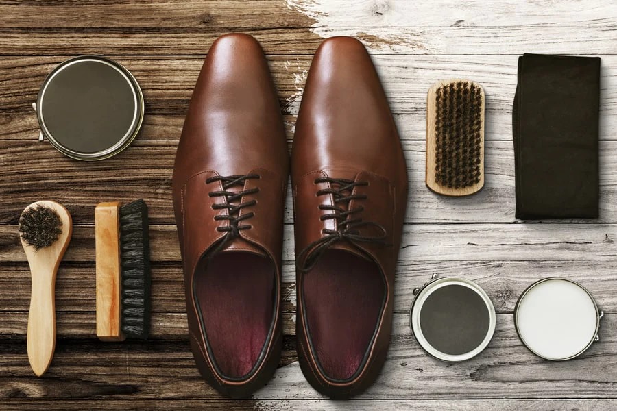 Sepatu kulit merupakan investasi mode yang memerlukan perhatian khusus agar tetap terlihat elegan dan awet.