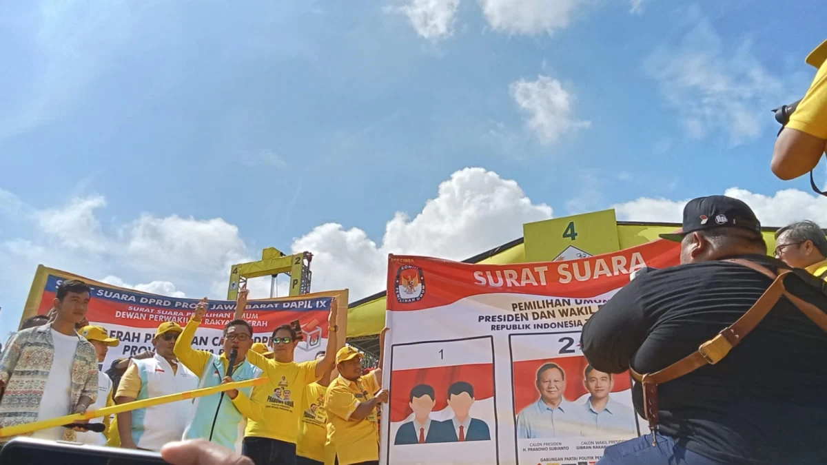Calon wakil presiden (cawapres) nomor urut 02, Gibran Rakabuming Raka, mengajak masyarakat Kabupaten Bekasi untuk menyaksikan debat terakhir calon Presiden.