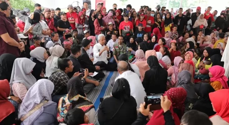 Calon Presiden Ganjar Pranowo melakukan kunjungan ke Rumah Pemulihan Material (RPM) Waste4Change di Kota Bekasi untuk memperkuat komitmennya dalam menangani permasalahan sampah,