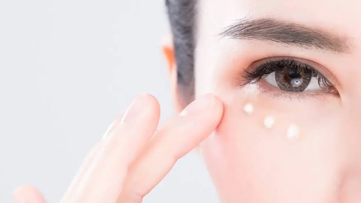 Memasuki Usia 20an, Penggunaan Eye Cream Sangat Dianjurkan Untuk Garis Halus Mata