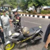 Samsat dan Bapenda Karawang Turun ke Jalan Cek Pajak Kendaraan Bermotor Para Pengendara di Karawang